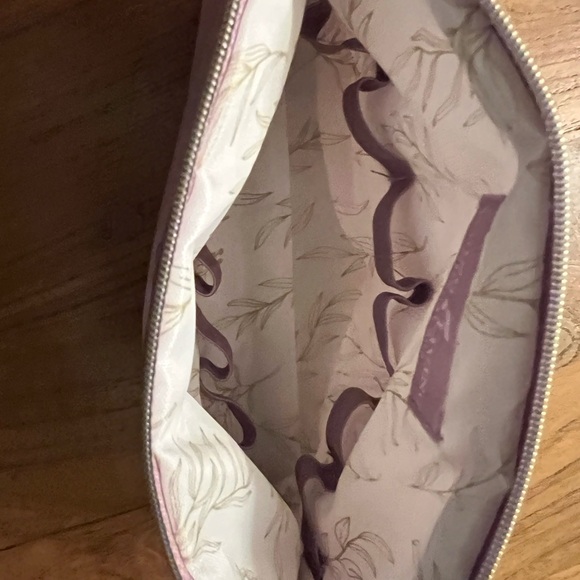 Young Living Travel Bag for Essential Oils - Picture 4 of 5